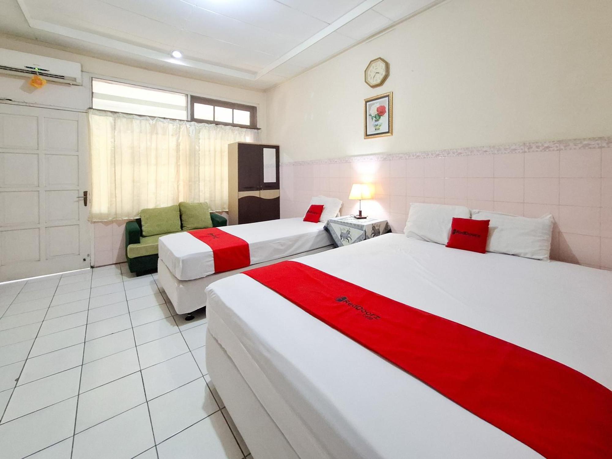 Reddoorz Syariah At Griya Raharja Klaten Exterior photo