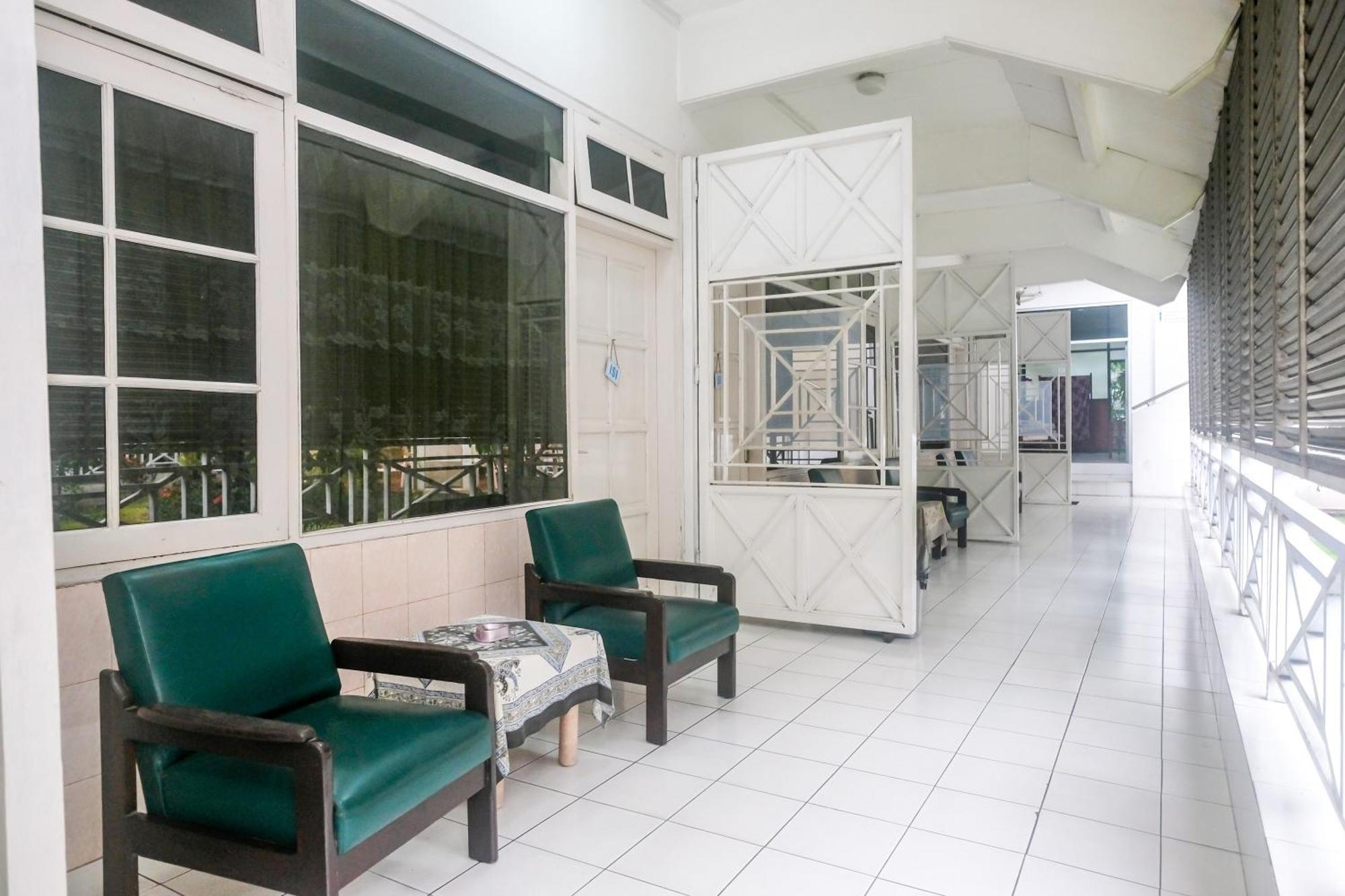 Reddoorz Syariah At Griya Raharja Klaten Exterior photo