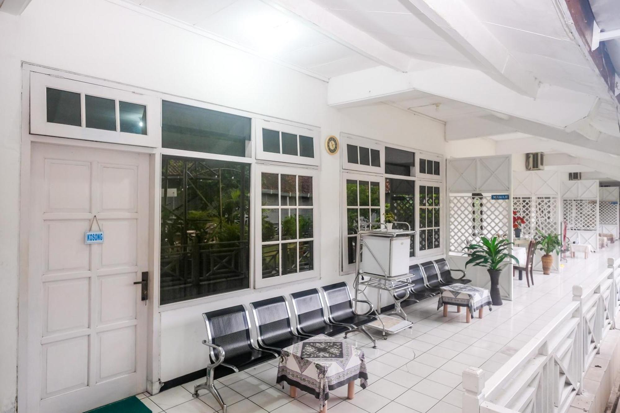 Reddoorz Syariah At Griya Raharja Klaten Exterior photo